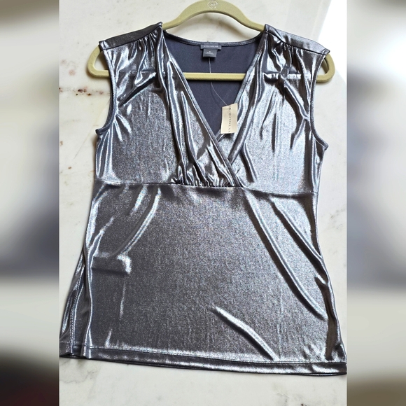 NWT Ann Taylor metallic silver top size medium - Picture 9 of 14